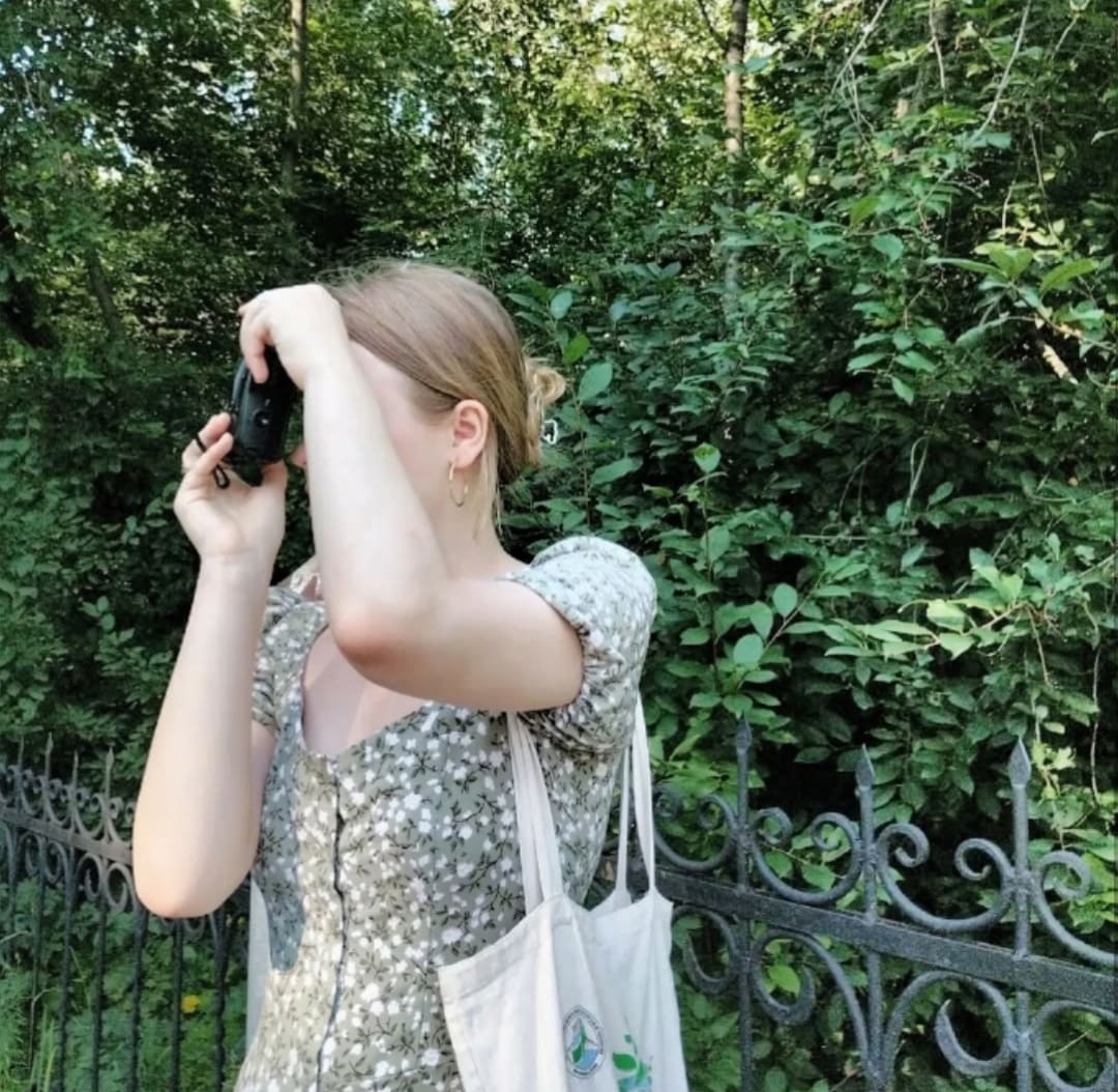 otan valokuvan filmikameralla, 1080x1054